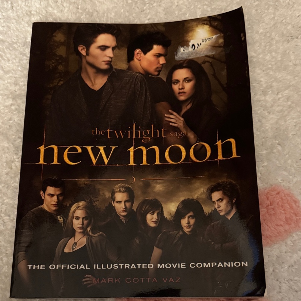 The Twilight Saga: New Moon Illustrated Movie Companion